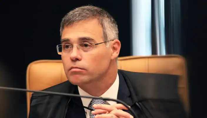 André Mendonça suspende processos sobre IPVA de veículos de locadoras