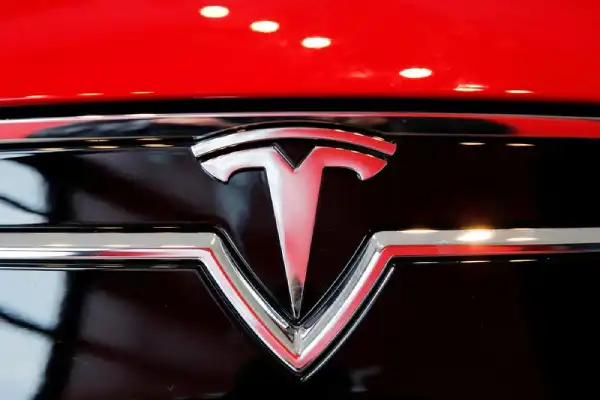 Tesla entrega recorde de veículos no primeiro trimestre, mas produção cai